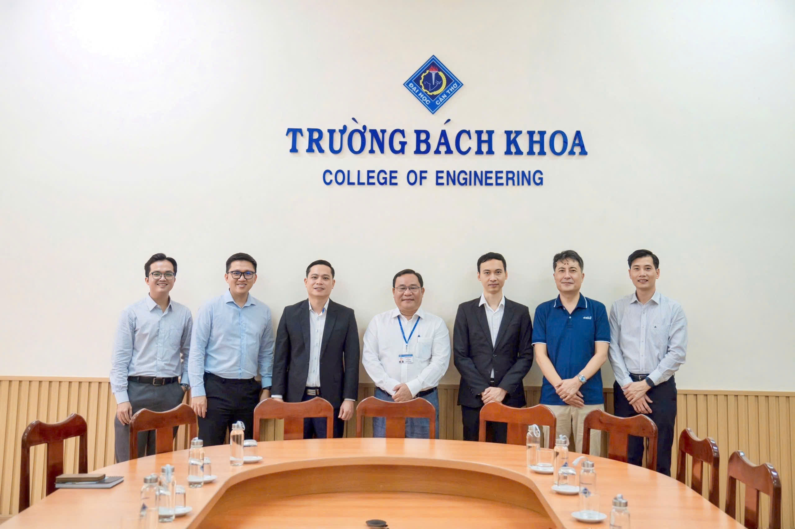 Azbil Việt Nam với Hiệu trưởng Trường Cao đẳng Kỹ thuật - Đại học Cần Thơ